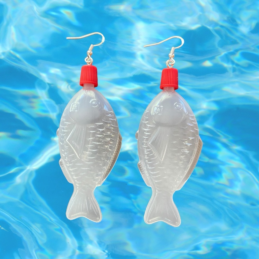 2 pairs! So awesome soy fish earrings 🐟 🫧 🐟 Get one & give one!
